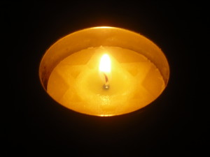 Yom_Hashoah_candle